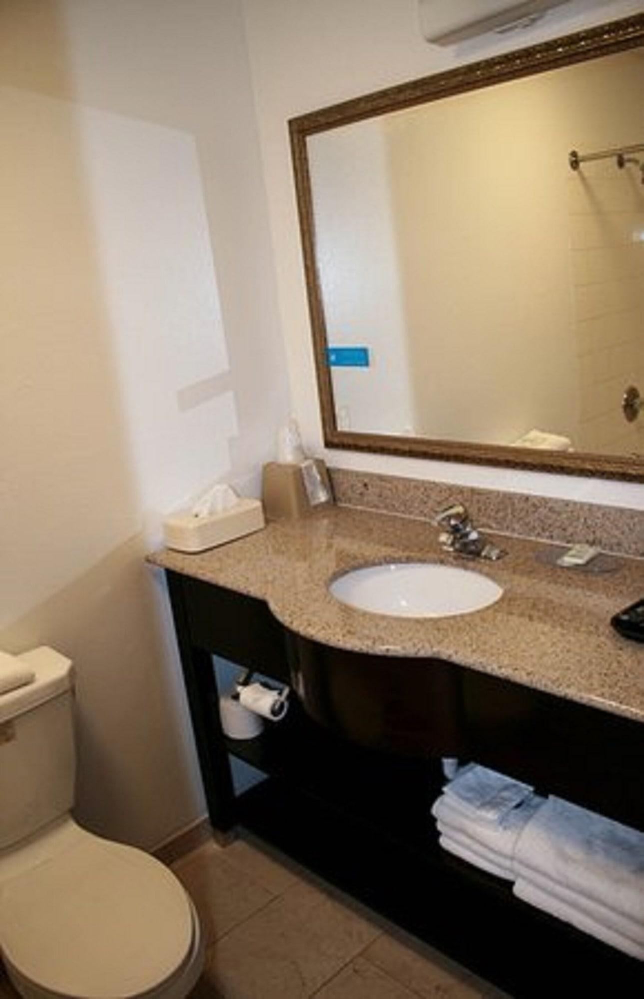 Valley Oaks Inn Уудланд Екстериор снимка