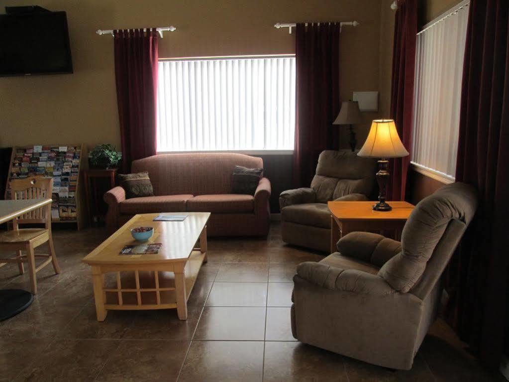 Valley Oaks Inn Уудланд Екстериор снимка