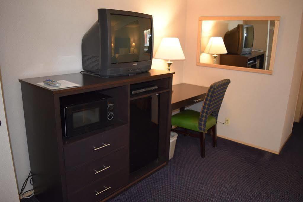 Valley Oaks Inn Уудланд Екстериор снимка