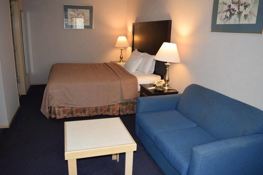Valley Oaks Inn Уудланд Екстериор снимка