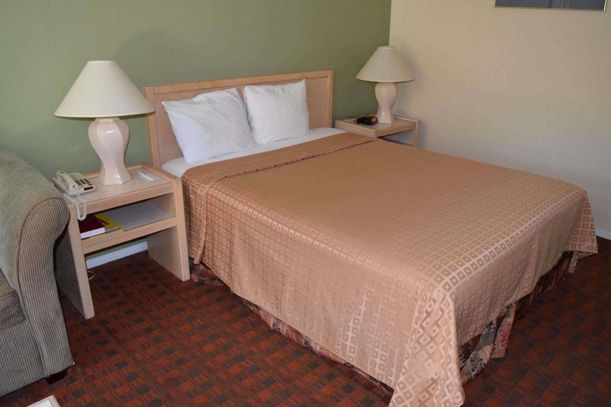 Valley Oaks Inn Уудланд Екстериор снимка