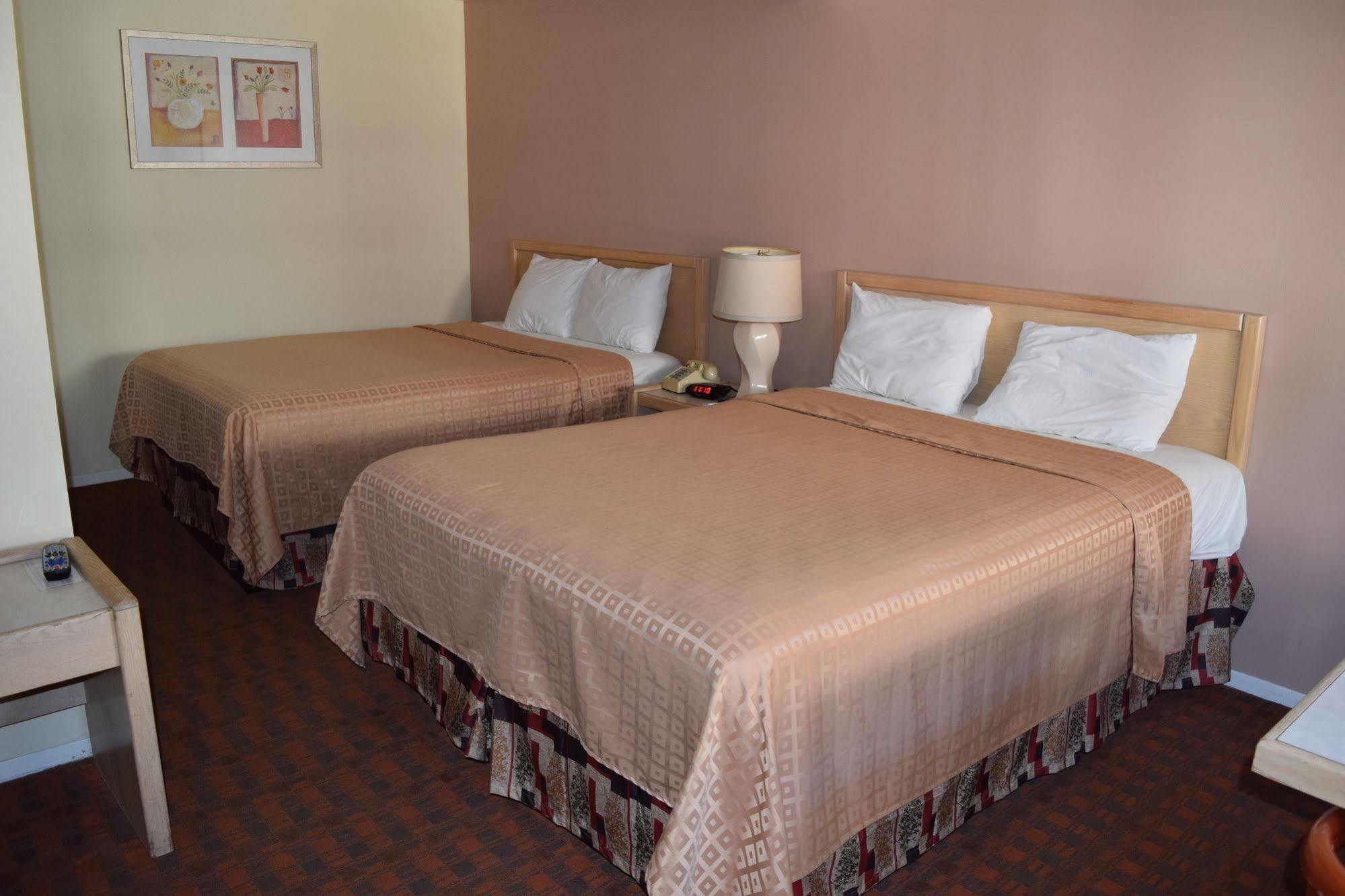 Valley Oaks Inn Уудланд Екстериор снимка